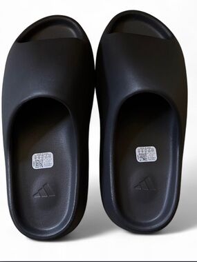 Adidas Yeezy Slide in Onyx Black NWOT